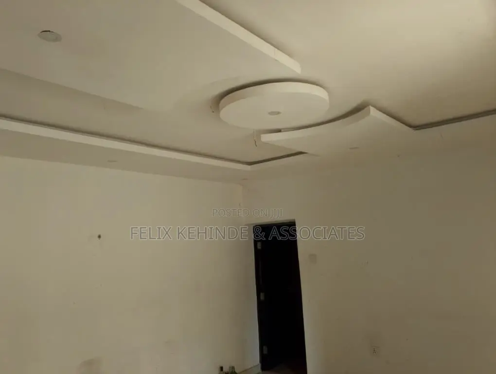 12bdrm Block of Flats in Icast Elebu, Akala Express for sale