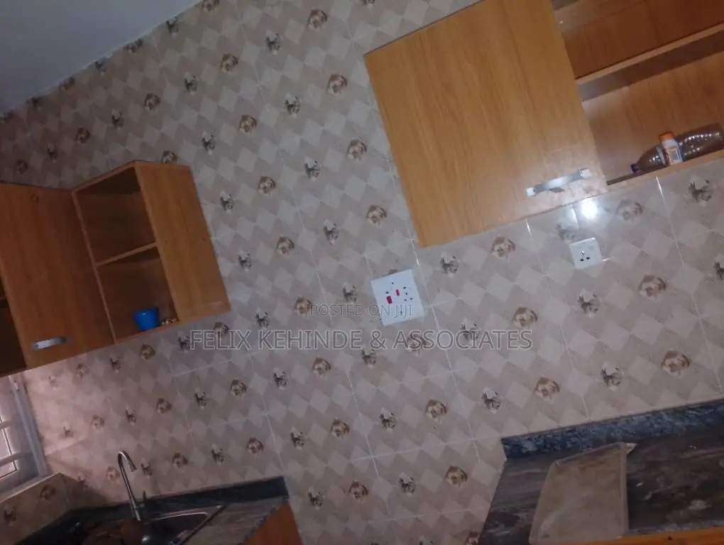 12bdrm Block of Flats in Icast Elebu, Akala Express for sale