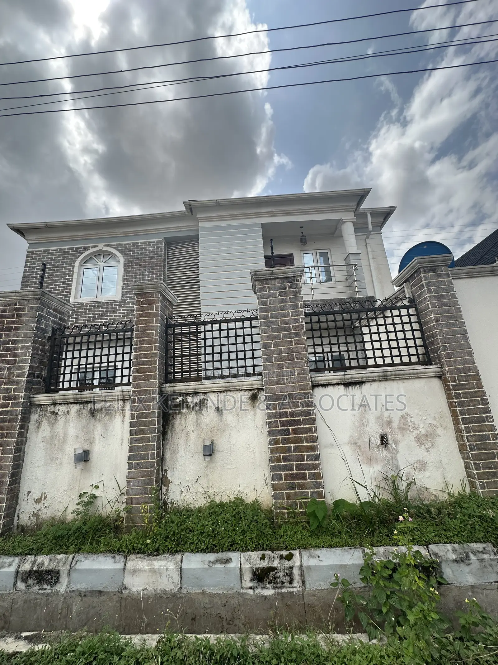 12bdrm Block of Flats in Icast Elebu, Akala Express for sale