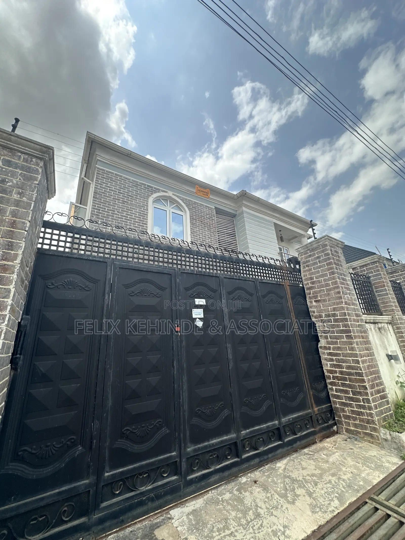 12bdrm Block of Flats in Icast Elebu, Akala Express for sale