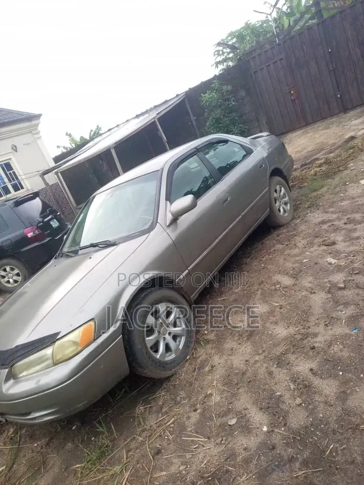 Toyota Camry 2001 Brown