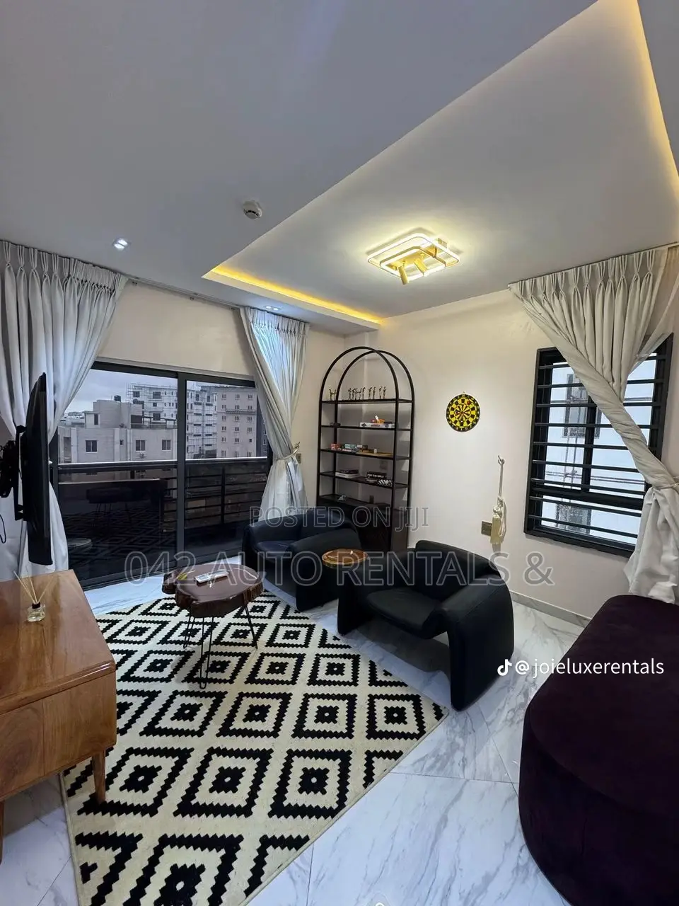 Luxurious Three Bedroom Waterfront Apartment