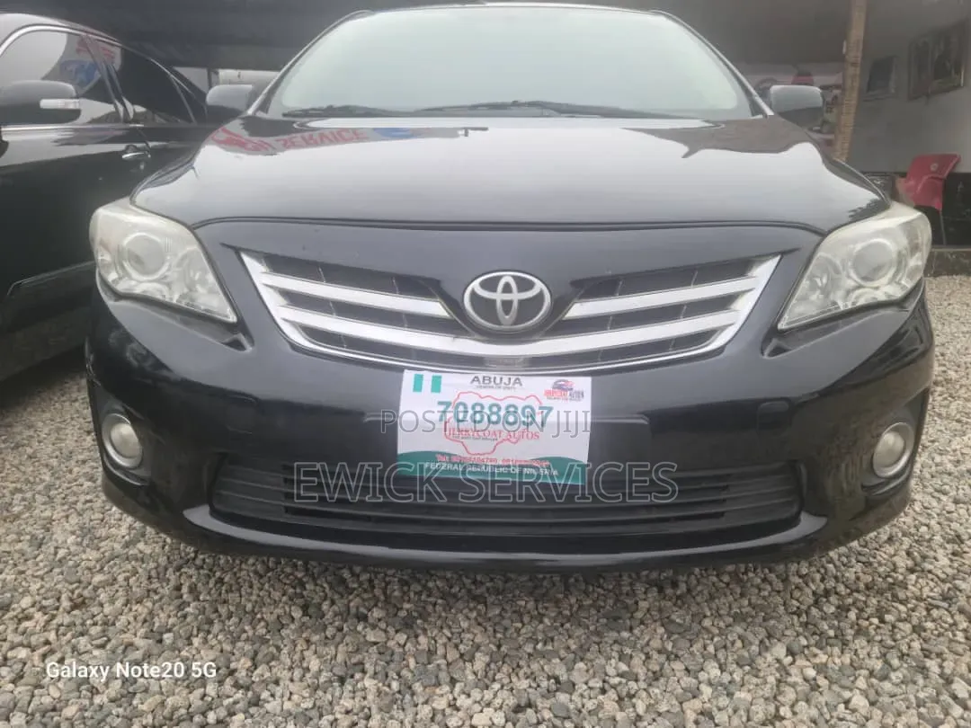 Toyota Corolla LE 4dr Sedan (1.8L 4cyl 4A) 2013 Black