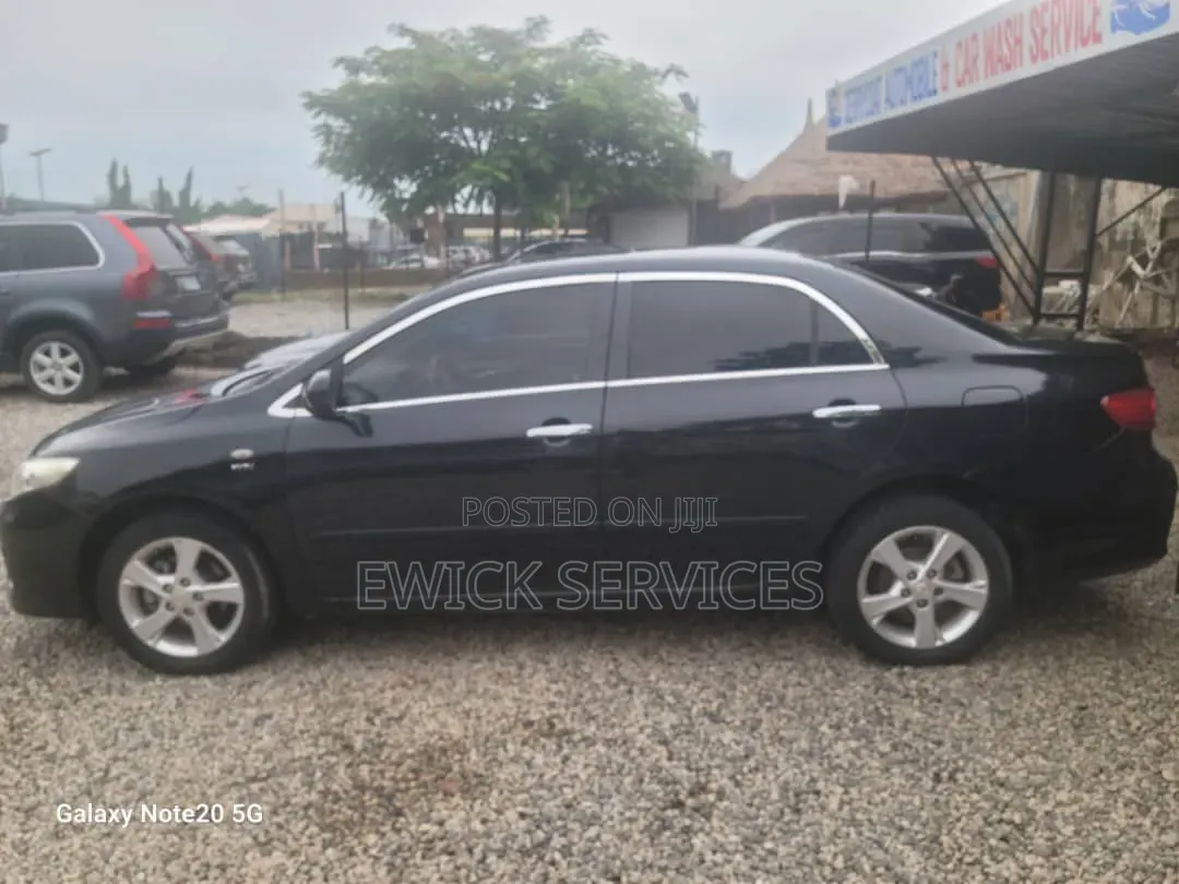 Toyota Corolla LE 4dr Sedan (1.8L 4cyl 4A) 2013 Black
