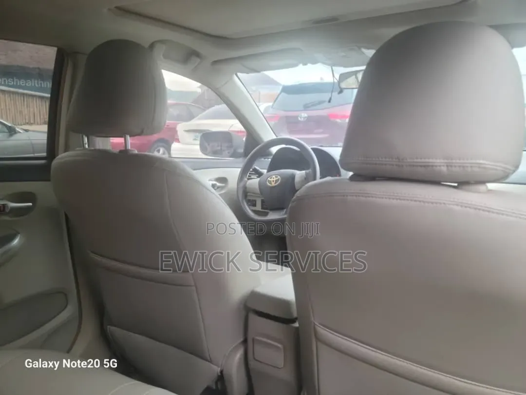 Toyota Corolla LE 4dr Sedan (1.8L 4cyl 4A) 2013 Black