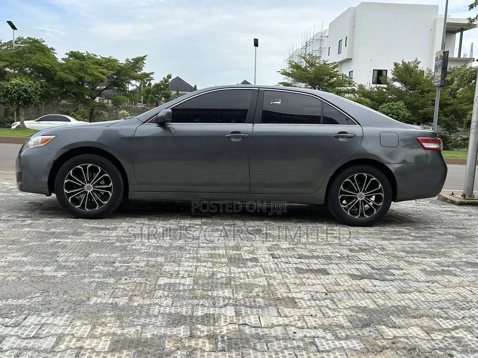 Toyota Camry LE 4dr Sedan (2.5L 4cyl 6A) 2011 Gray