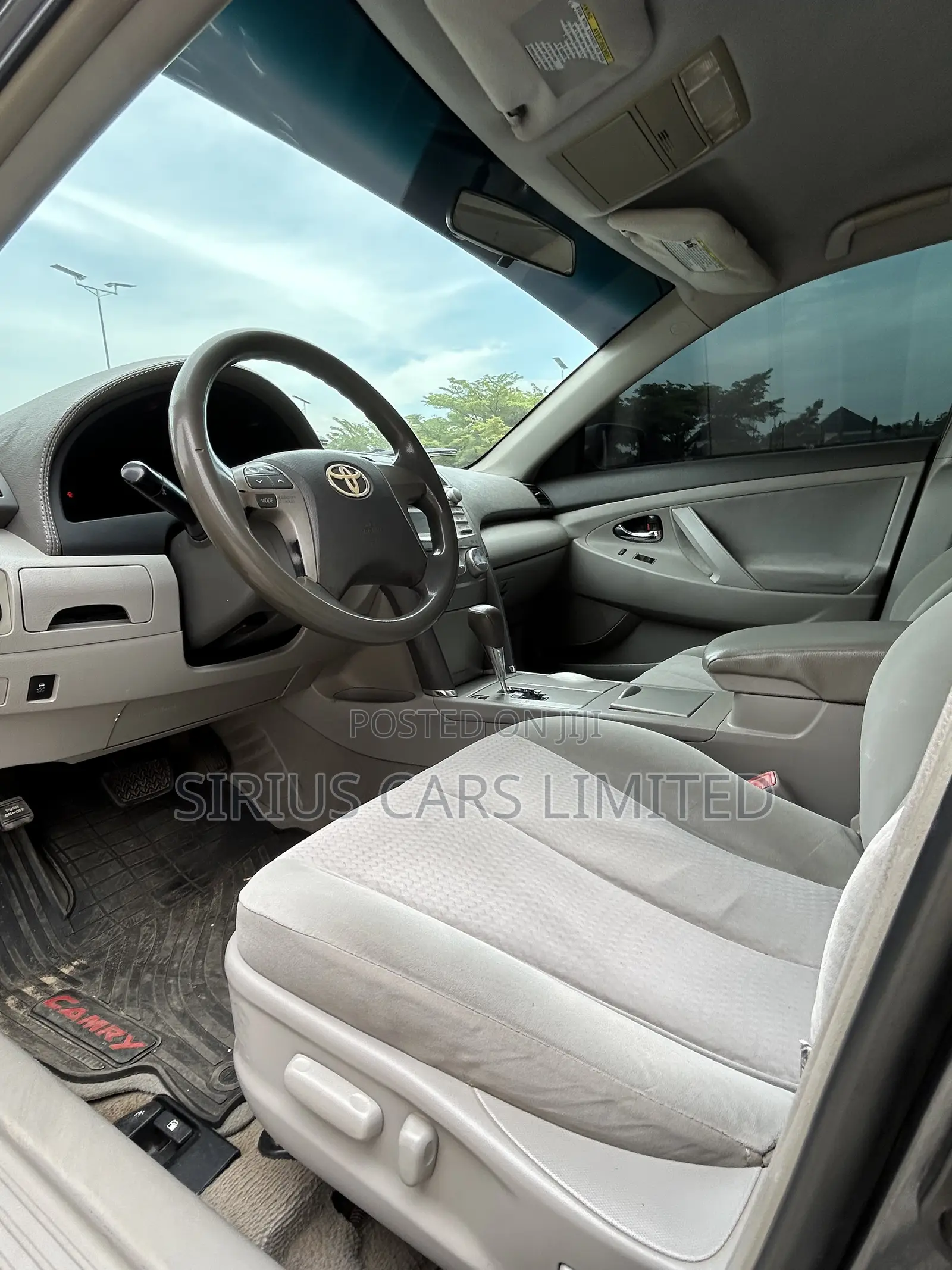 Toyota Camry LE 4dr Sedan (2.5L 4cyl 6A) 2011 Gray