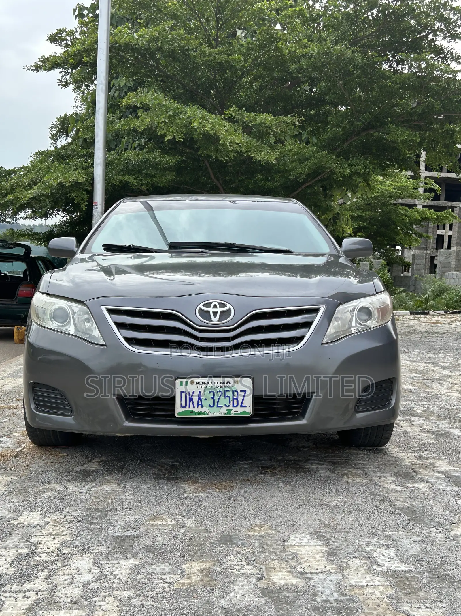 Toyota Camry LE 4dr Sedan (2.5L 4cyl 6A) 2011 Gray