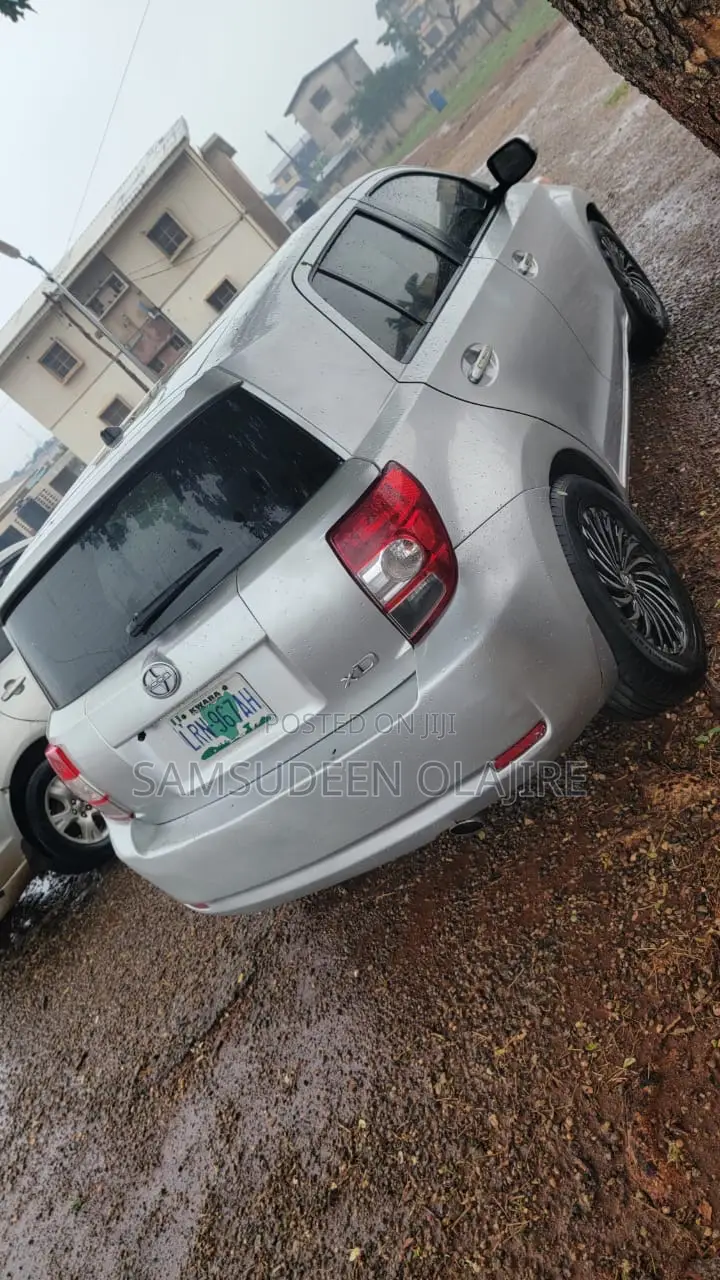 Scion xD Base 2009 Silver