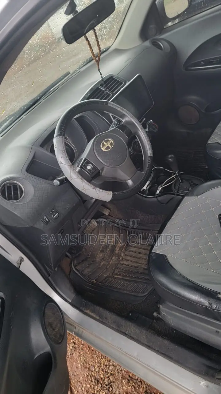 Scion xD Base 2009 Silver