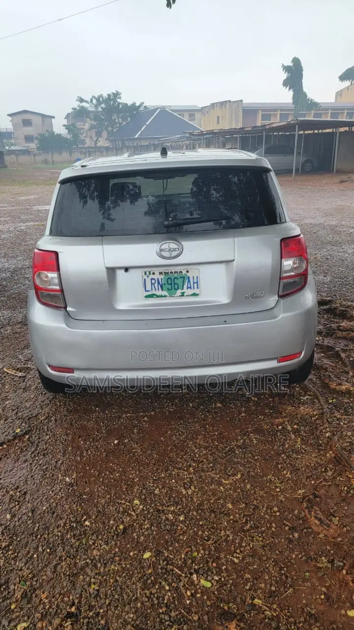 Scion xD Base 2009 Silver