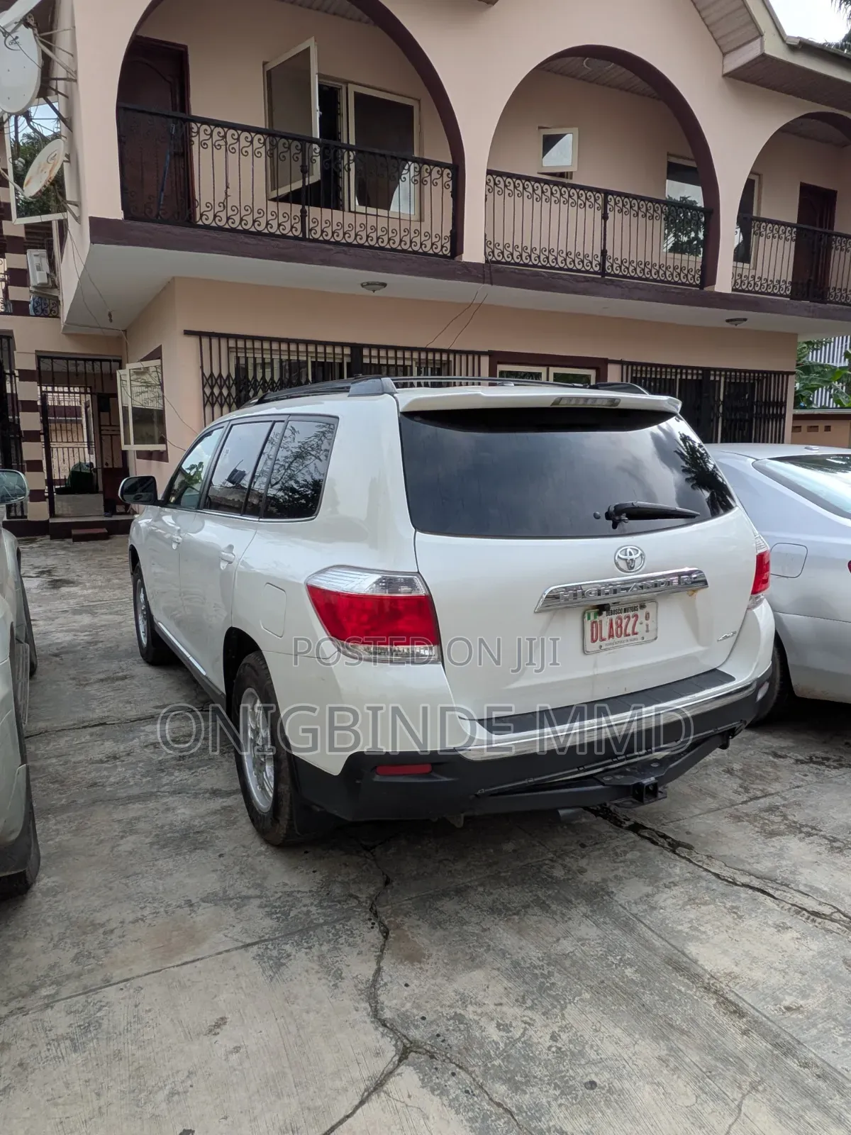 Toyota Highlander 3.5L 4WD 2013 White