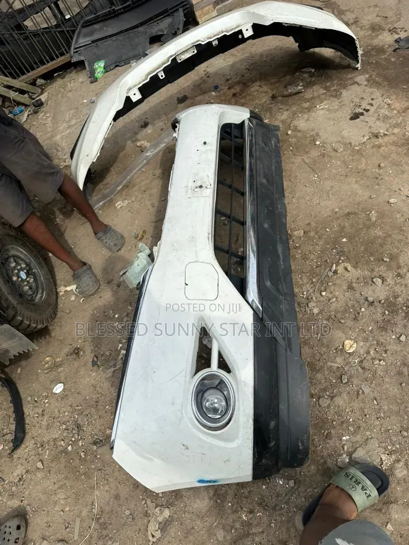 Complete Front Bumper Nissan Pathfinder 015
