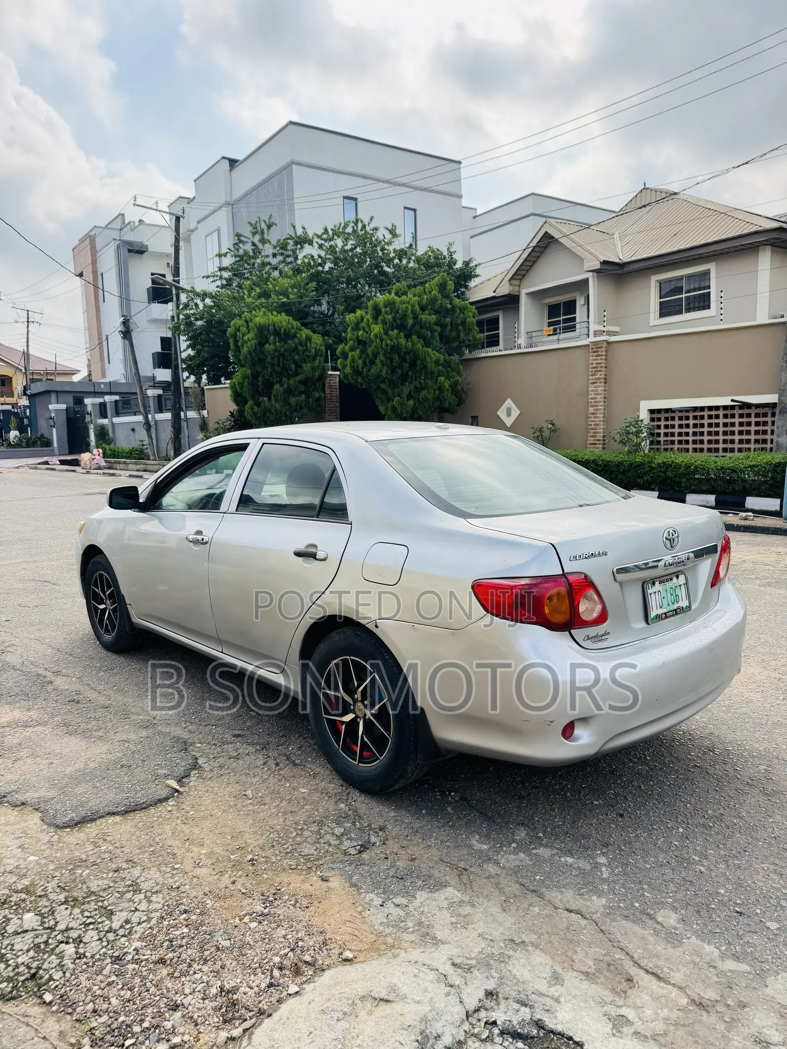 Toyota Corolla LE 4dr Sedan (1.8L 4cyl 4A) 2010 Silver