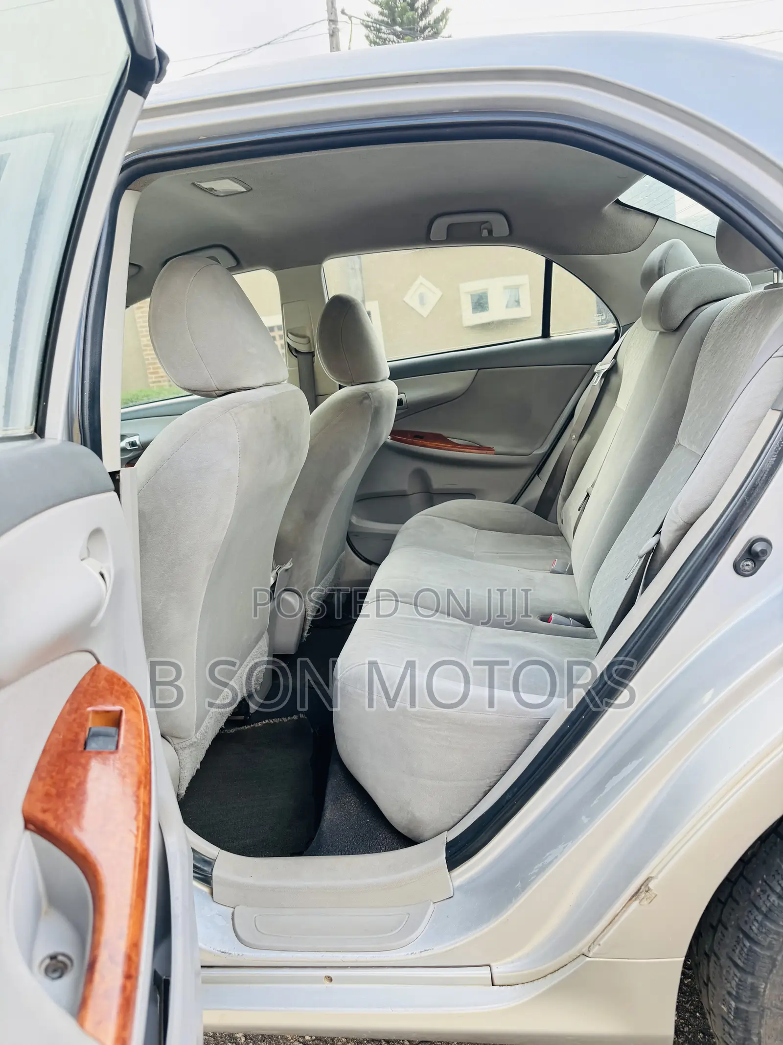 Toyota Corolla LE 4dr Sedan (1.8L 4cyl 4A) 2010 Silver