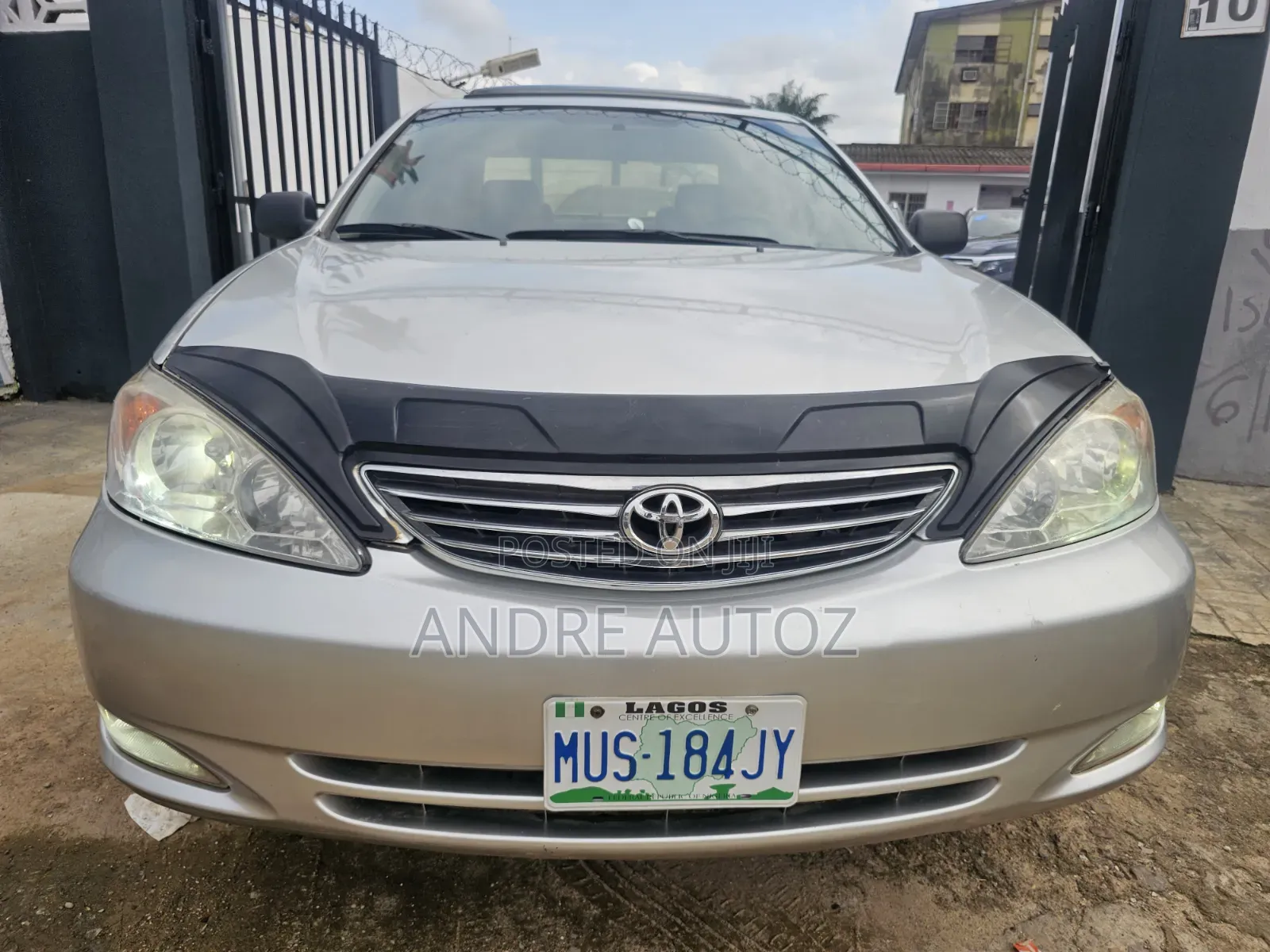 Toyota Camry XLE V6 4dr Sedan (3.0L 6cyl 5A) 2004 Silver