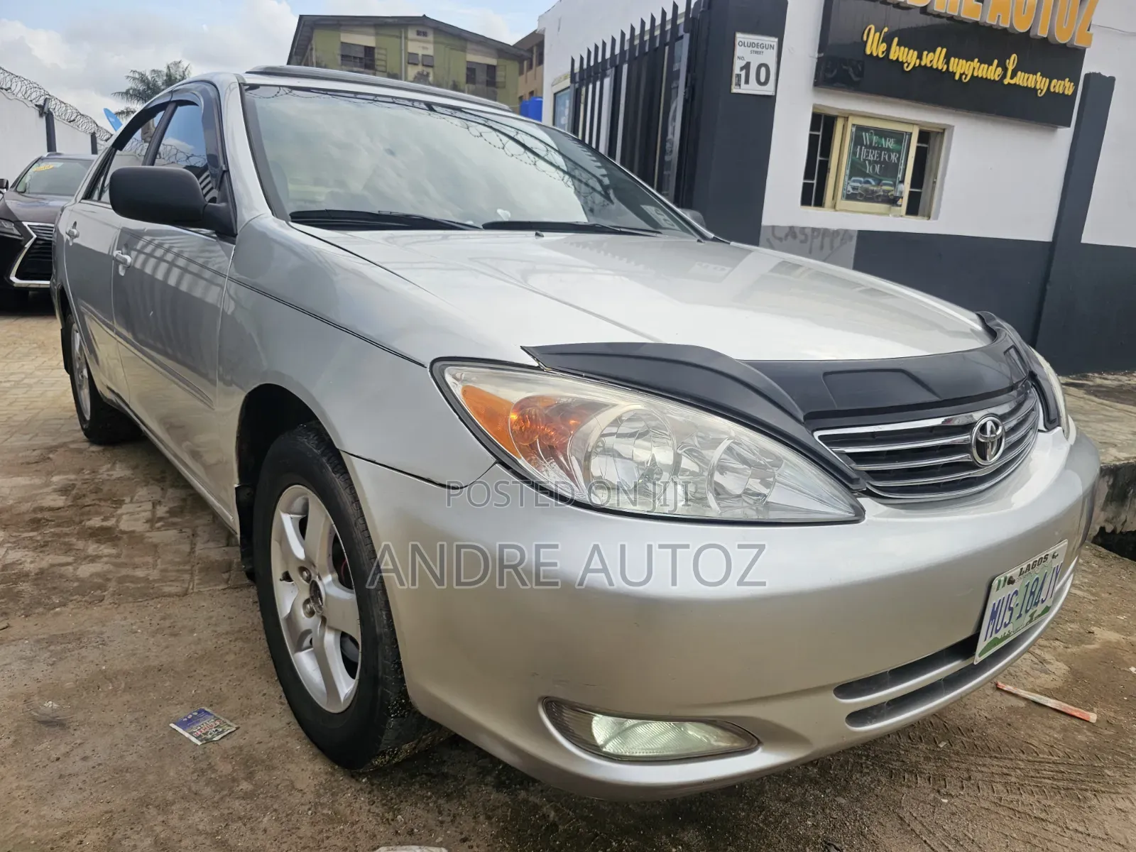 Toyota Camry XLE V6 4dr Sedan (3.0L 6cyl 5A) 2004 Silver