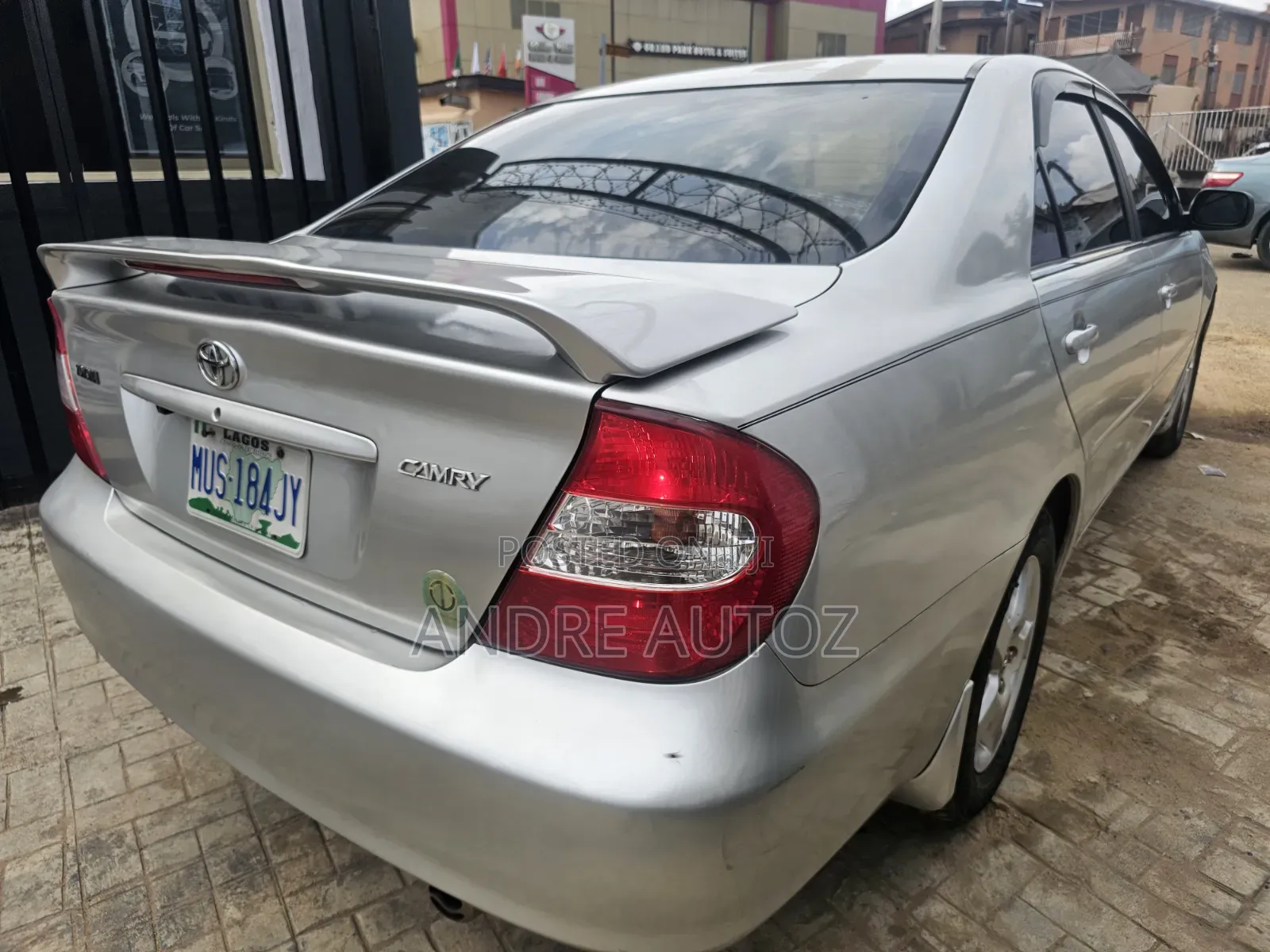 Toyota Camry XLE V6 4dr Sedan (3.0L 6cyl 5A) 2004 Silver