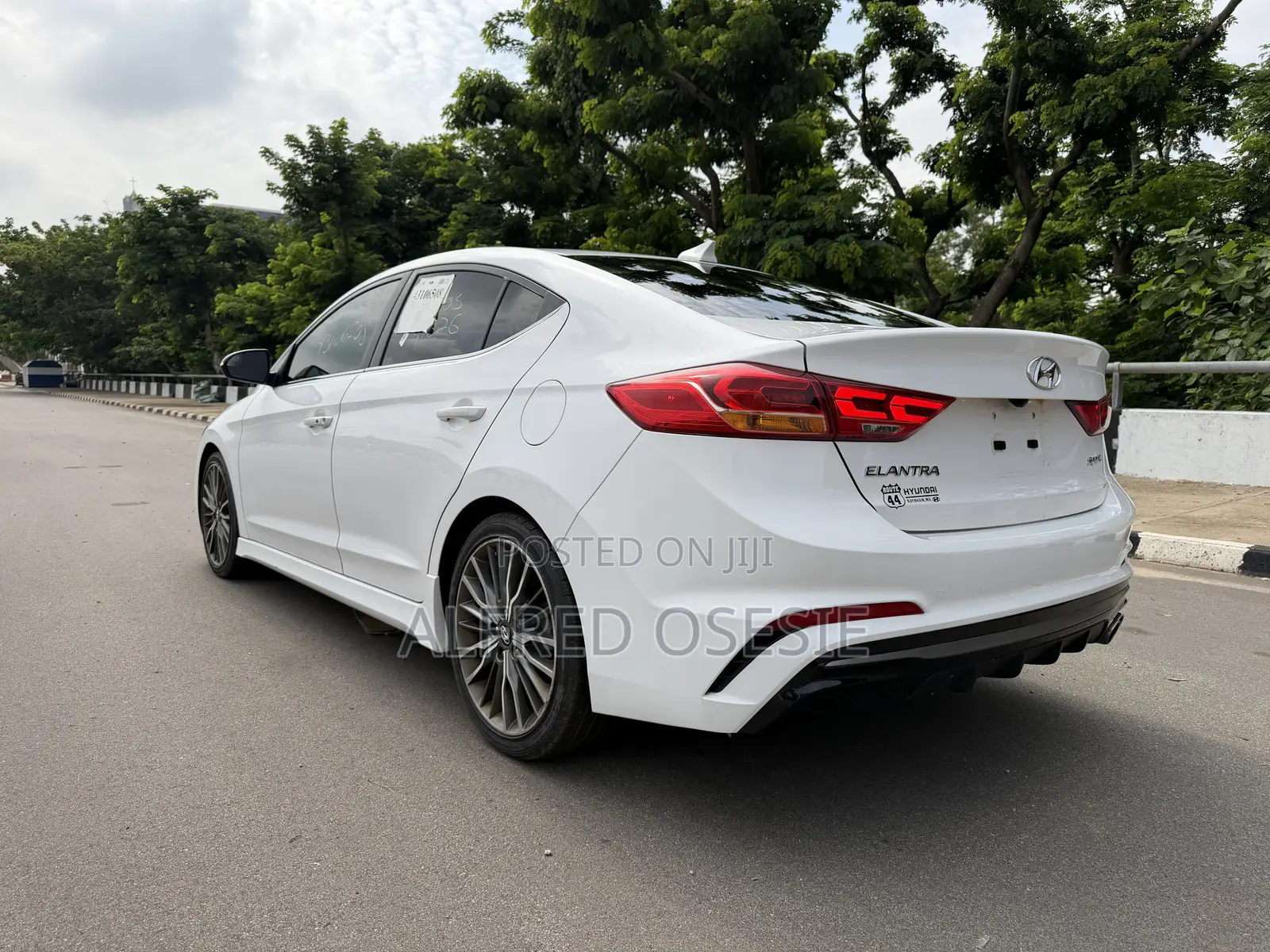 Hyundai Elantra Sport Sedan FWD (1.6L 4cyl 6M) 2017 White