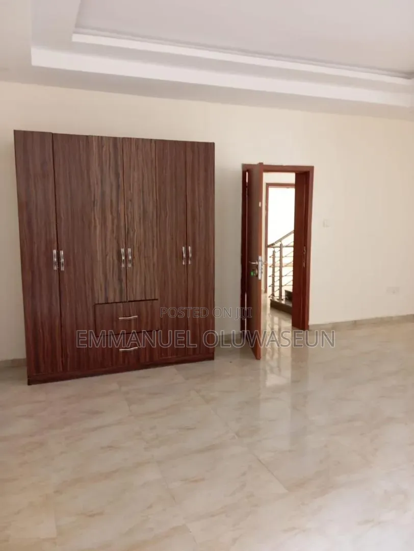 5bdrm Townhouse / Terrace in Guzape District for rent