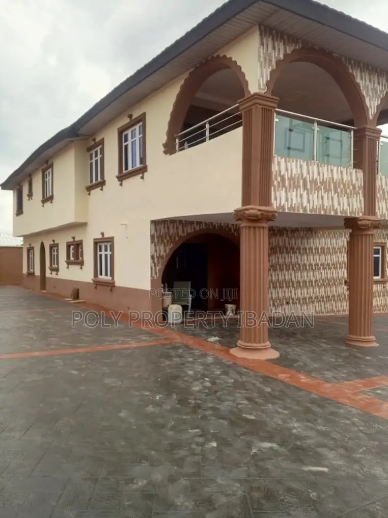 6bdrm Duplex in Nigerian Brewery, Iwo Road for rent