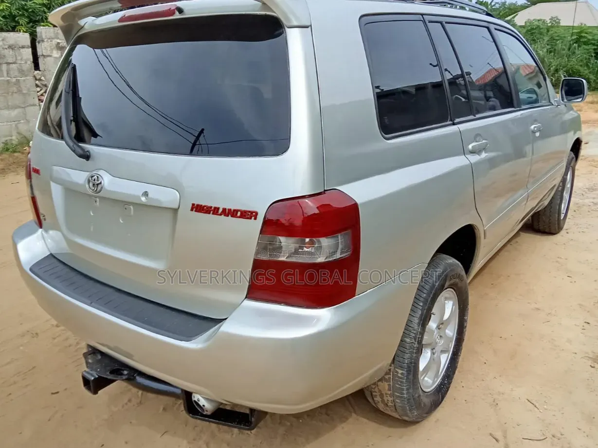 Toyota Highlander 2004 Beige