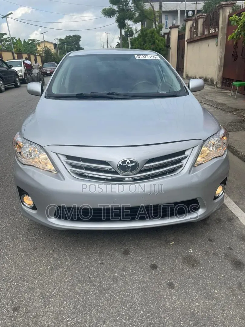 Toyota Corolla L 4dr Sedan (1.8L 4cyl 5M) 2013 Silver