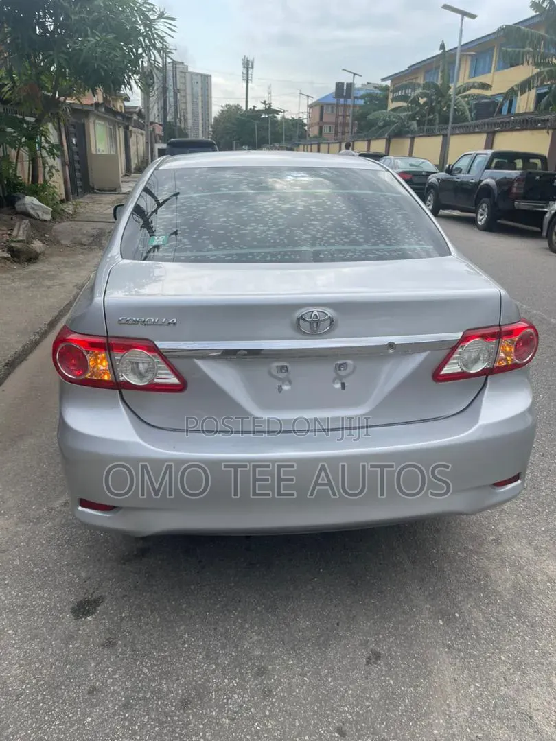 Toyota Corolla L 4dr Sedan (1.8L 4cyl 5M) 2013 Silver