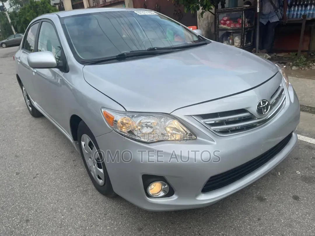 Toyota Corolla L 4dr Sedan (1.8L 4cyl 5M) 2013 Silver