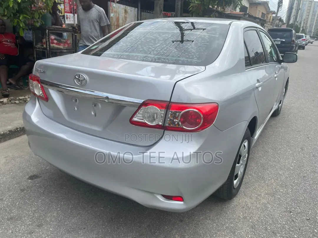 Toyota Corolla L 4dr Sedan (1.8L 4cyl 5M) 2013 Silver