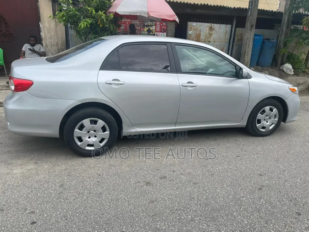 Toyota Corolla L 4dr Sedan (1.8L 4cyl 5M) 2013 Silver