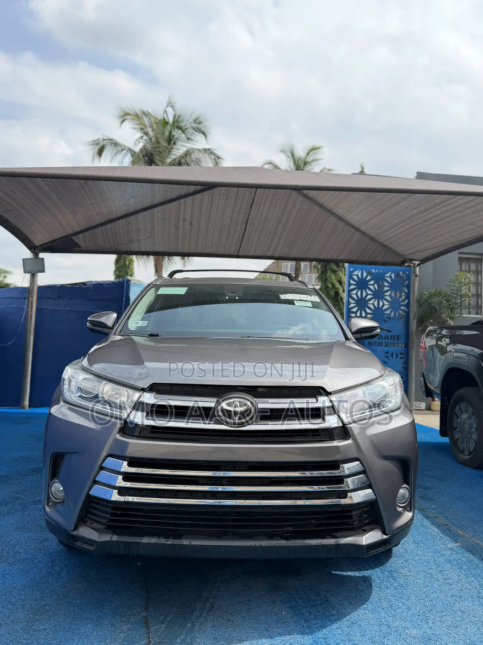 Toyota Highlander XLE 4x4 V6 (3.5L 6cyl 8A) 2018 Gray