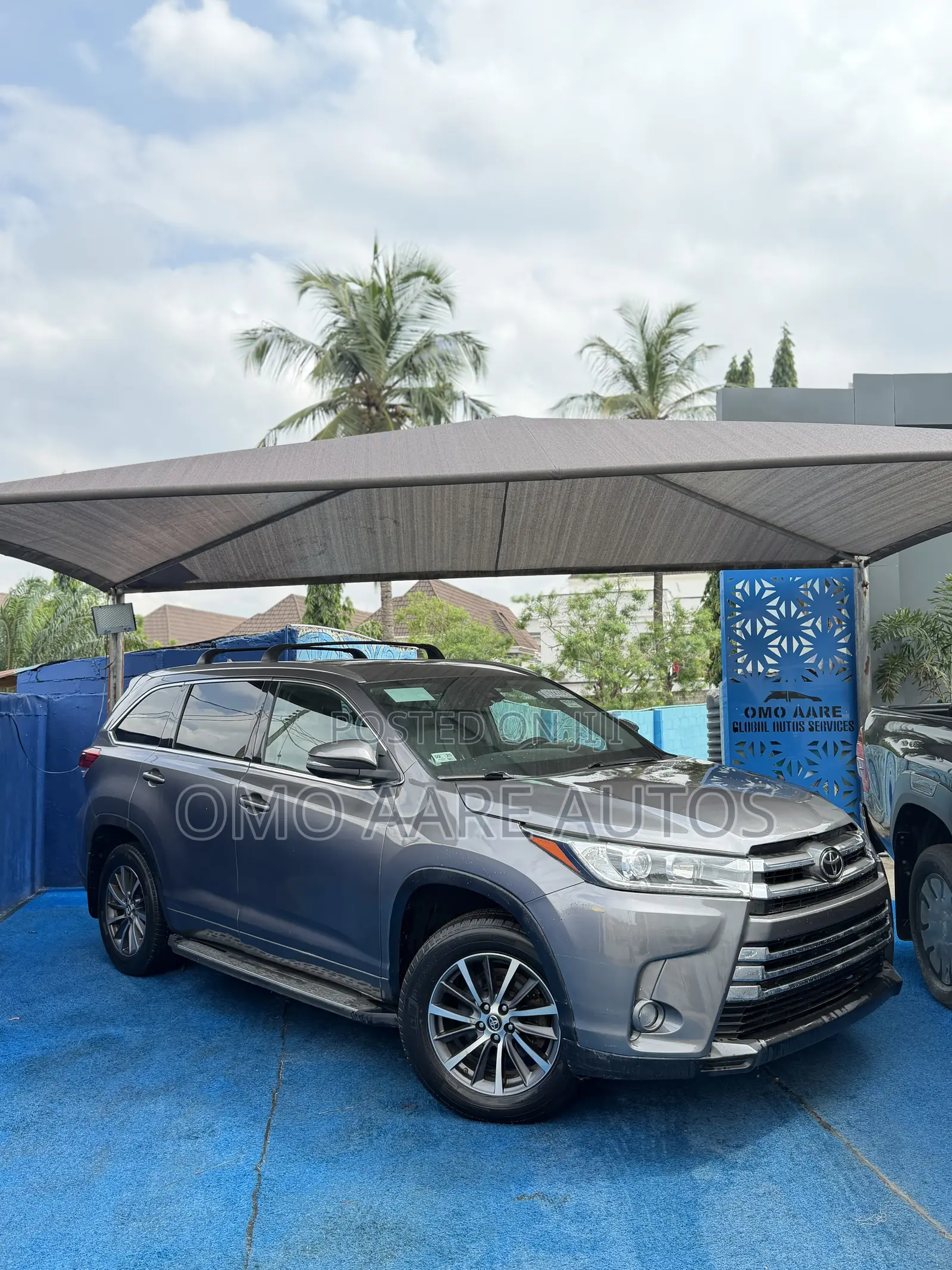 Toyota Highlander XLE 4x4 V6 (3.5L 6cyl 8A) 2018 Gray