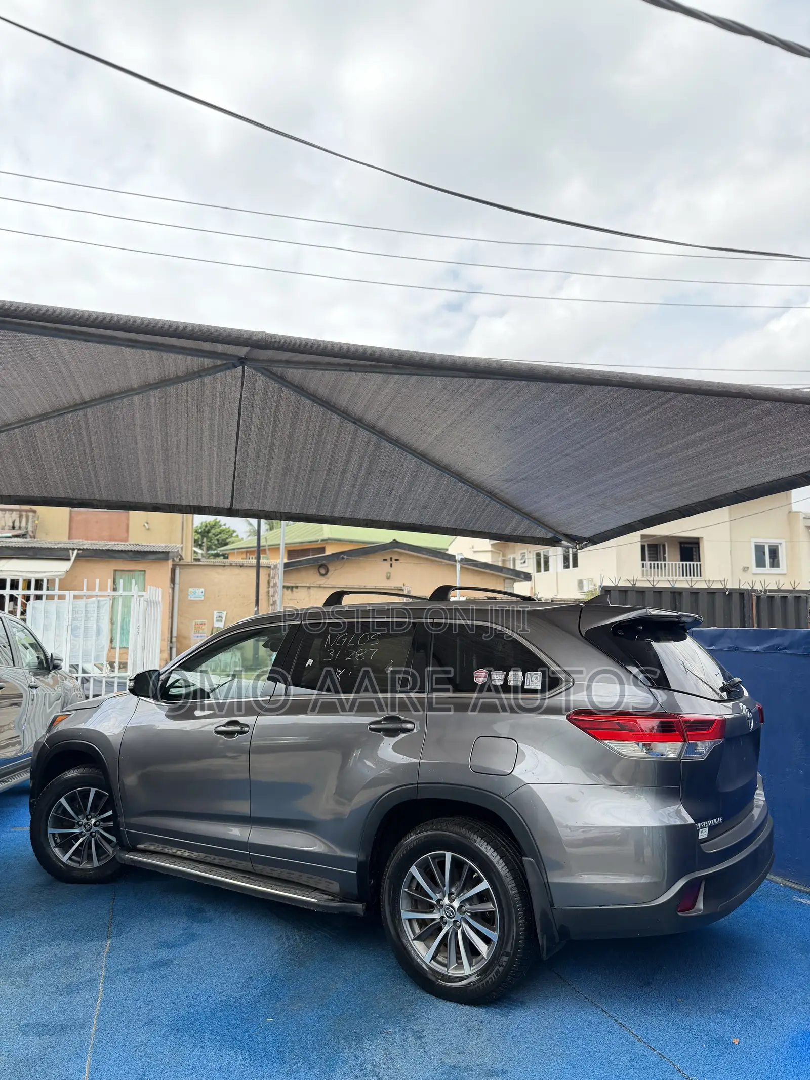 Toyota Highlander XLE 4x4 V6 (3.5L 6cyl 8A) 2018 Gray