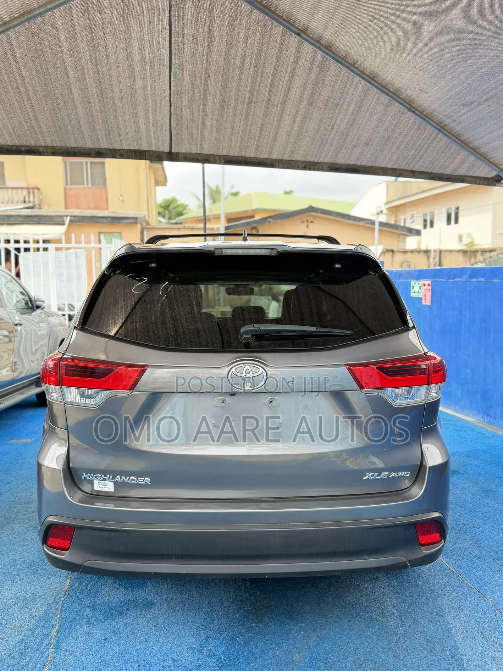 Toyota Highlander XLE 4x4 V6 (3.5L 6cyl 8A) 2018 Gray