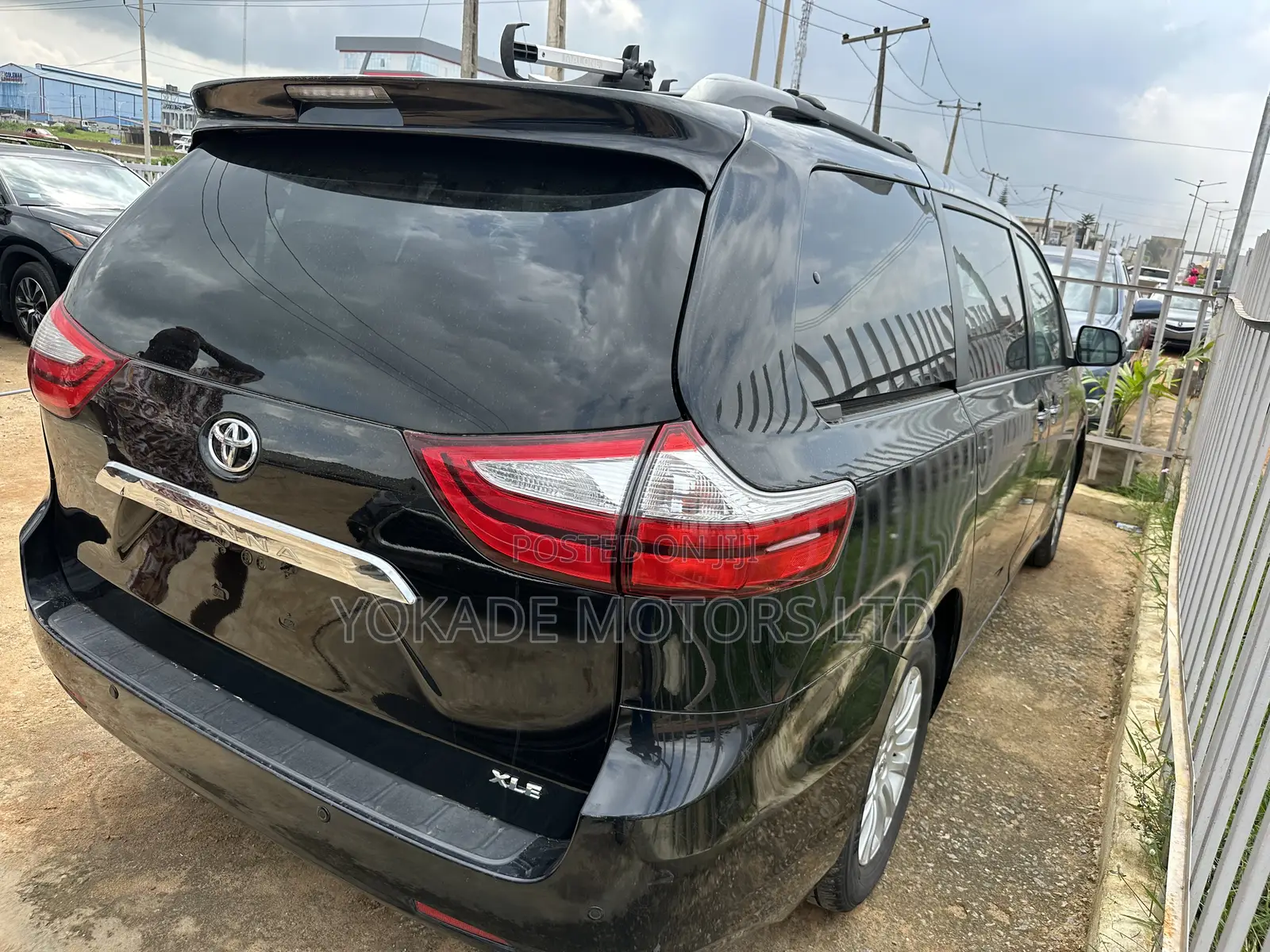 Toyota Sienna XLE 7 Passenger (3.5L 6cyl 8A) 2017 Black