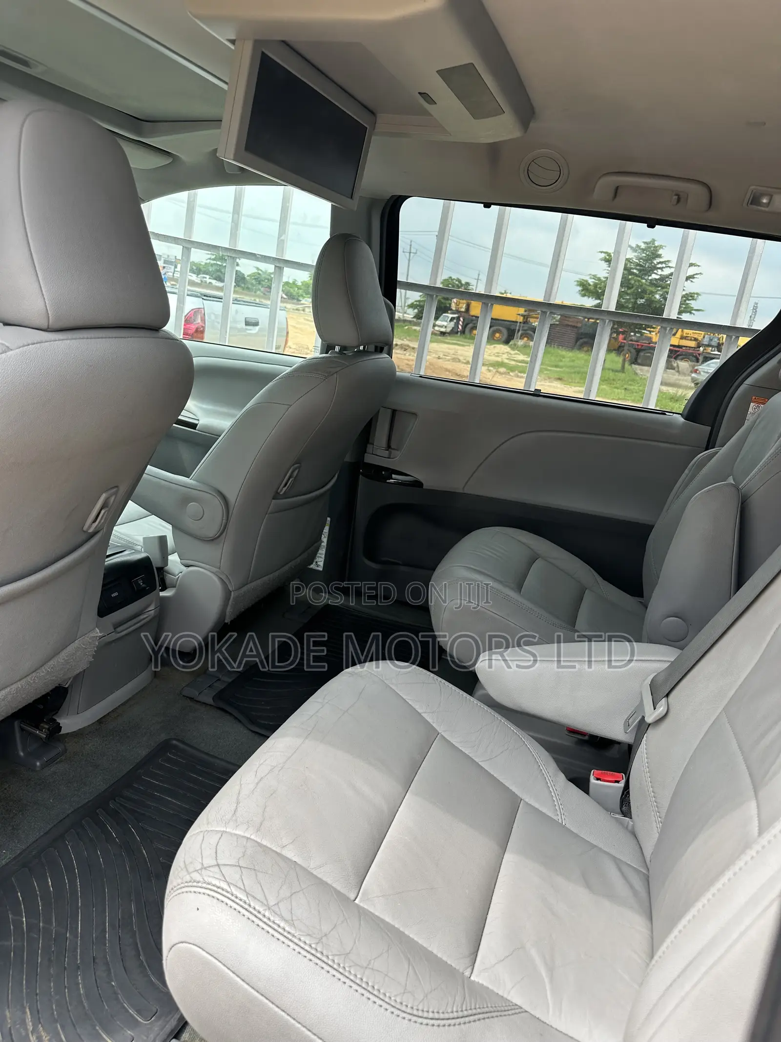Toyota Sienna XLE 7 Passenger (3.5L 6cyl 8A) 2017 Black