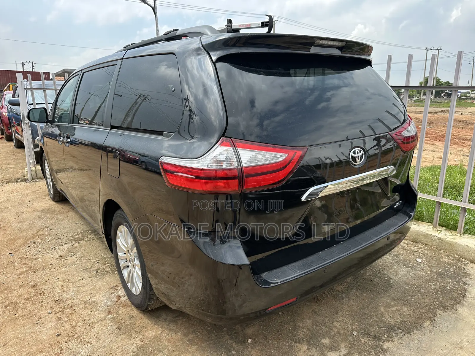 Toyota Sienna XLE 7 Passenger (3.5L 6cyl 8A) 2017 Black