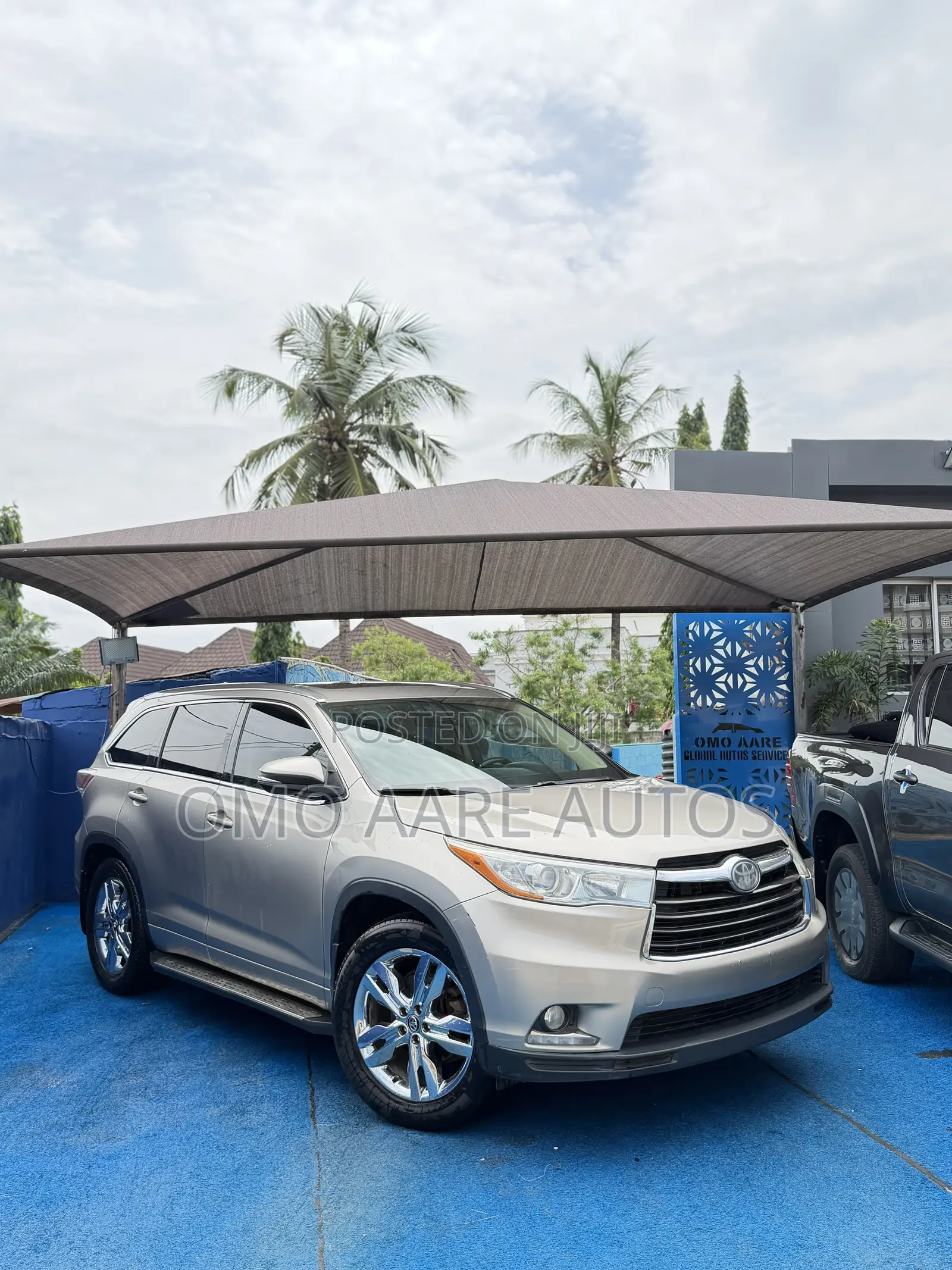 Toyota Highlander Limited Platinum V6 4x4 (3.5L 6cyl 6A) 2016 Gold