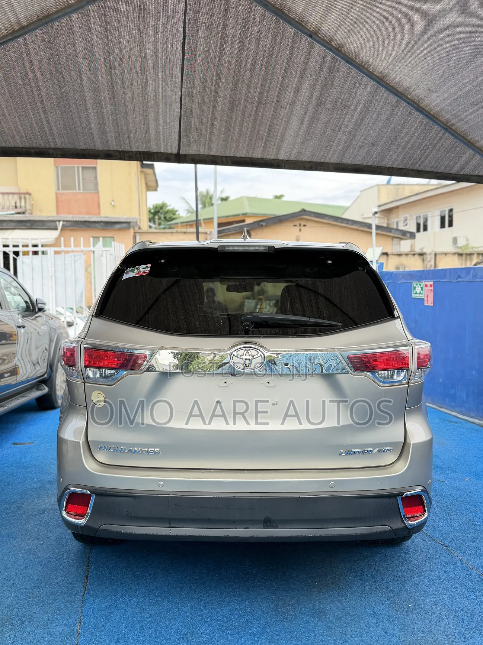 Toyota Highlander Limited Platinum V6 4x4 (3.5L 6cyl 6A) 2016 Gold