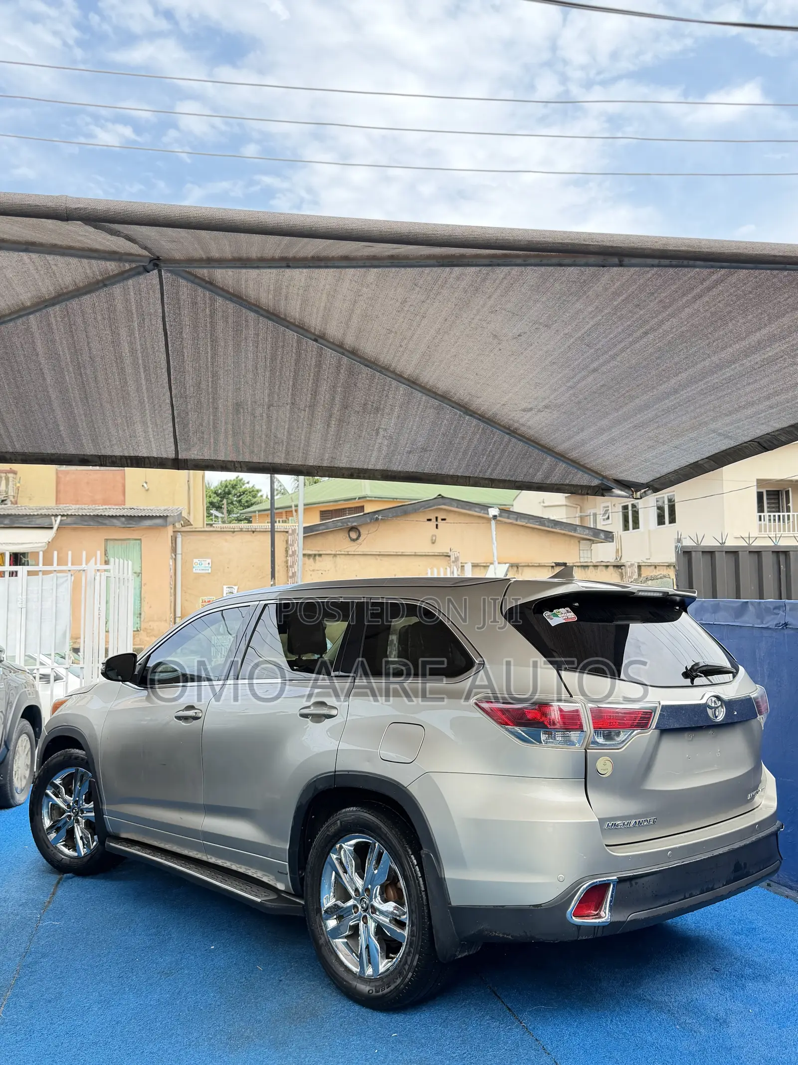 Toyota Highlander Limited Platinum V6 4x4 (3.5L 6cyl 6A) 2016 Gold