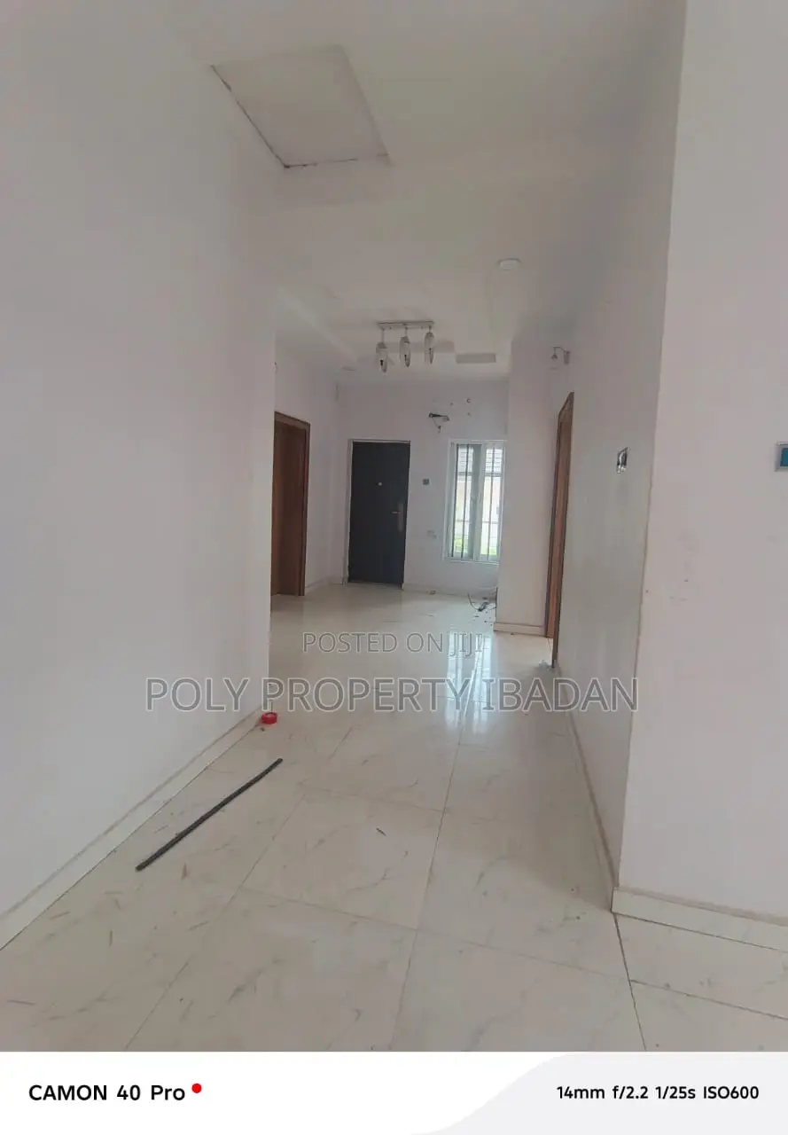 4bdrm Duplex in Jericho for rent