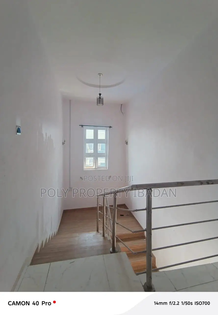4bdrm Duplex in Jericho for rent