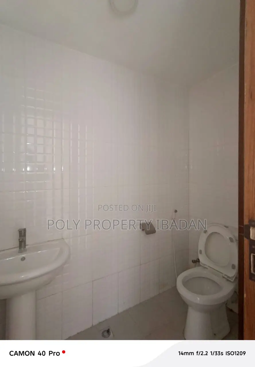 4bdrm Duplex in Jericho for rent