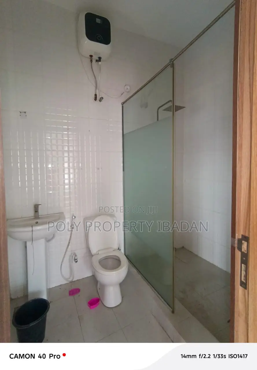 4bdrm Duplex in Jericho for rent