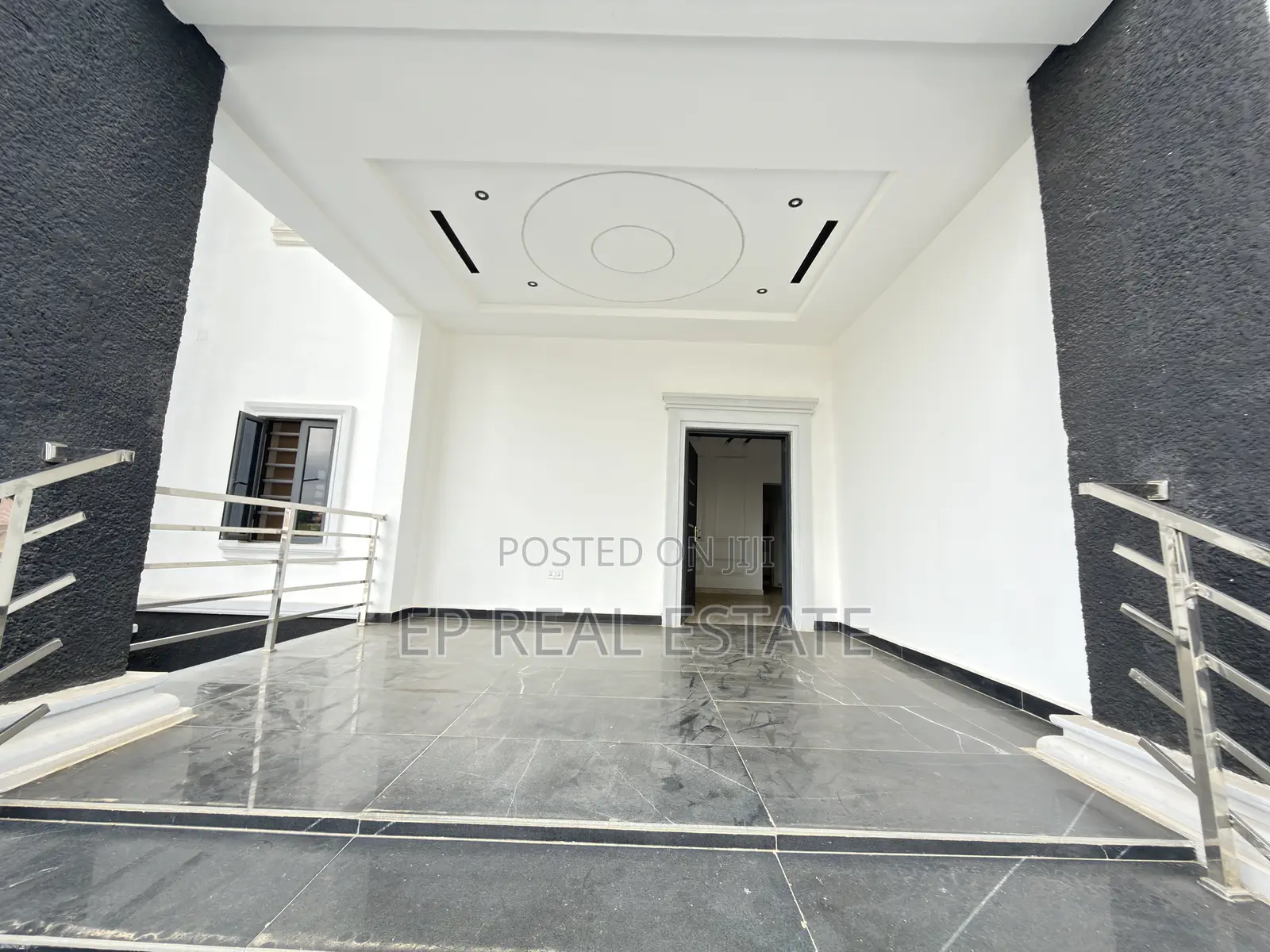 6bdrm Duplex in Dakwo District for sale