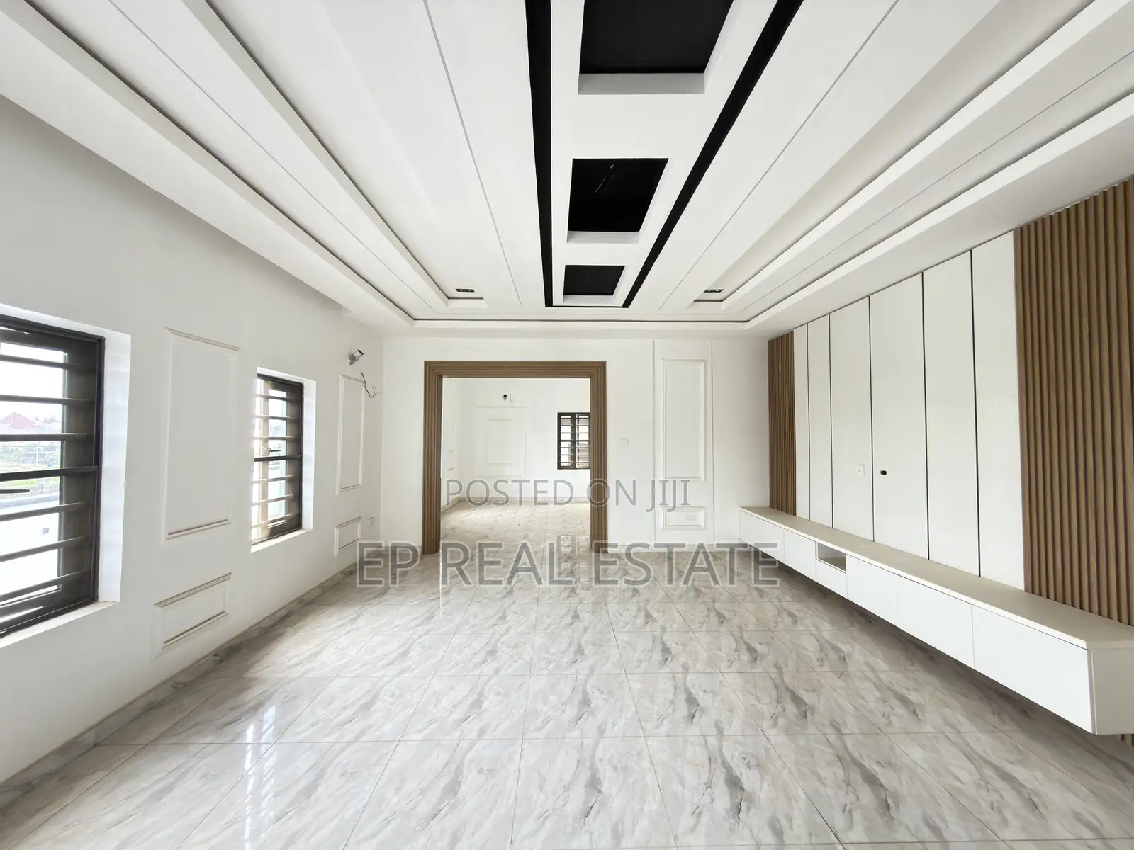 6bdrm Duplex in Dakwo District for sale