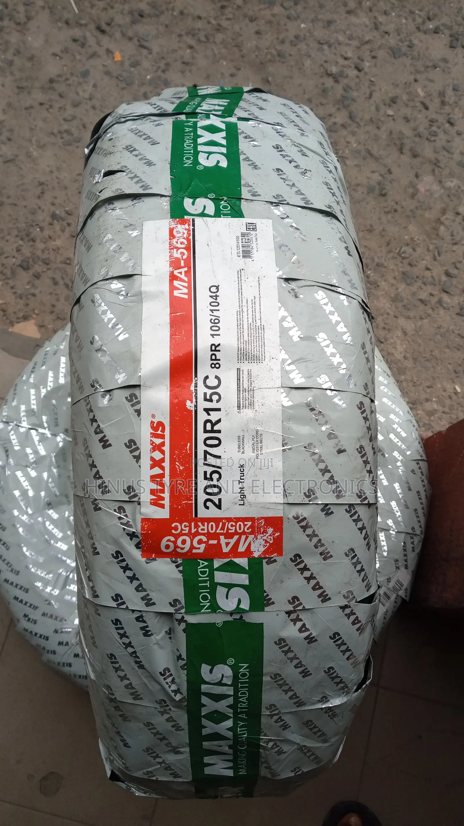 205/70/15c Maxxis