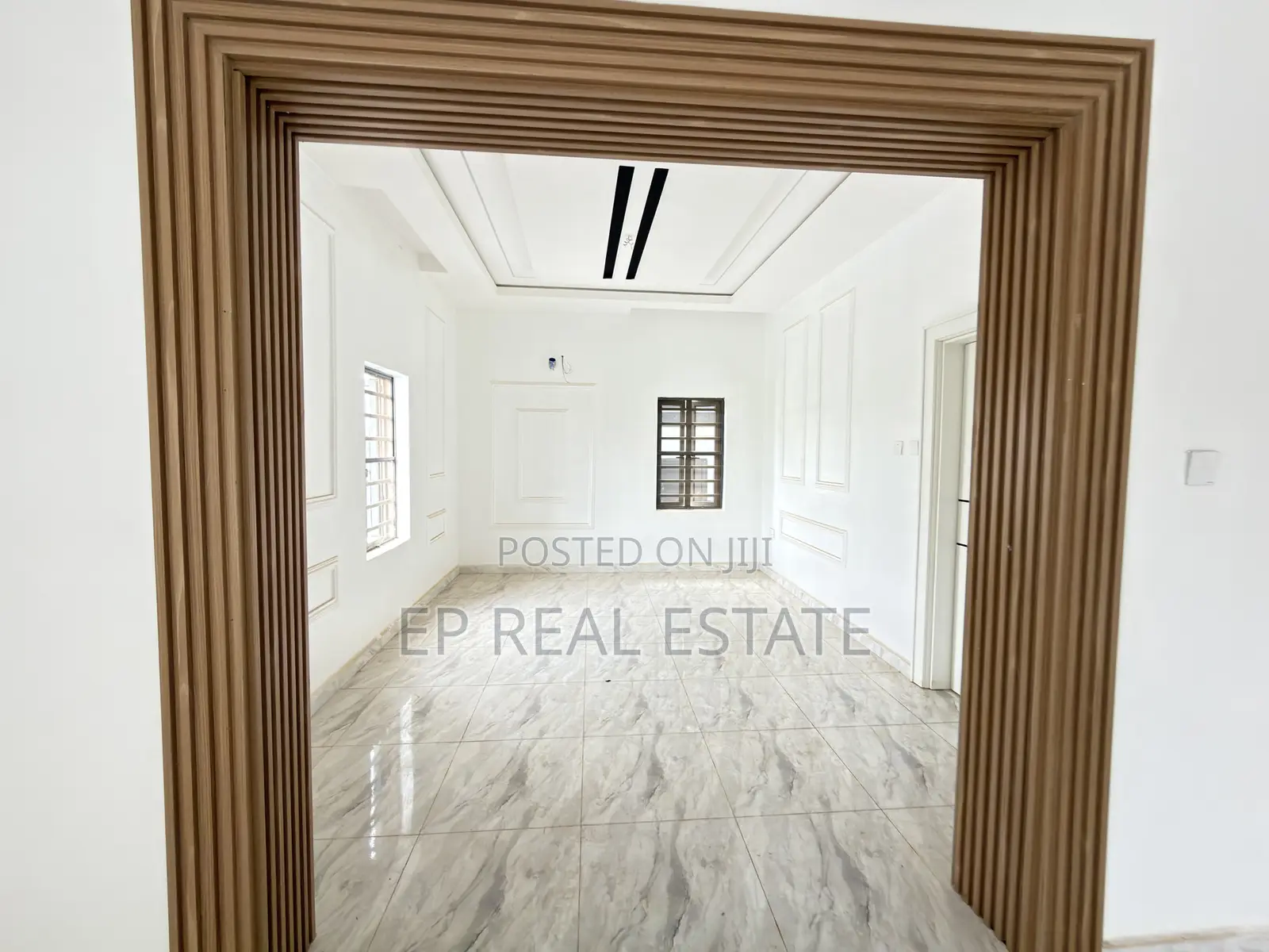 6bdrm Duplex in Dakwo District for sale