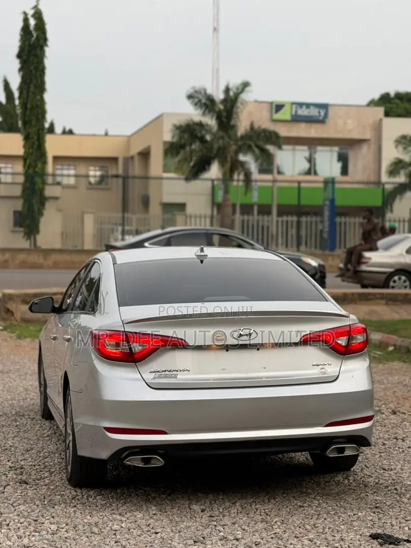 Hyundai Sonata Sport 4dr Sedan (2.4L 4cyl 6A) 2015 Silver